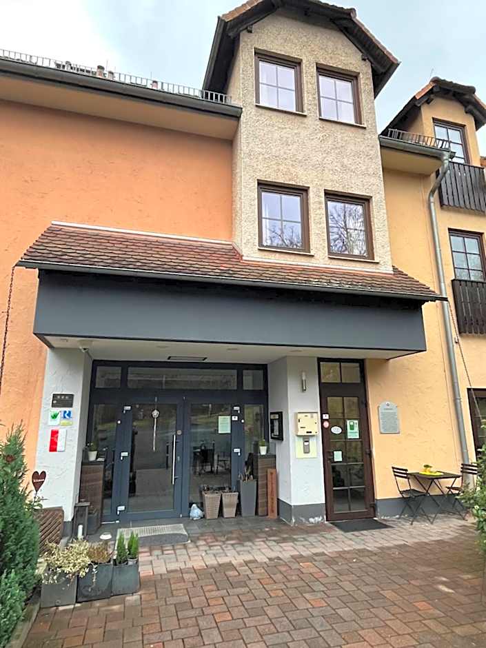 Haus Neugebauer, Garni