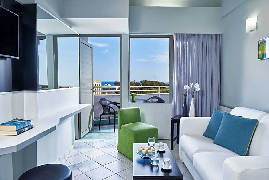 AQUAMARE CITY and BEACH
