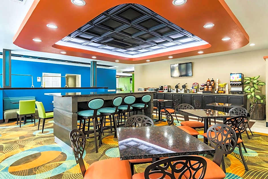 Clarion Inn & Suites Russellville I-40