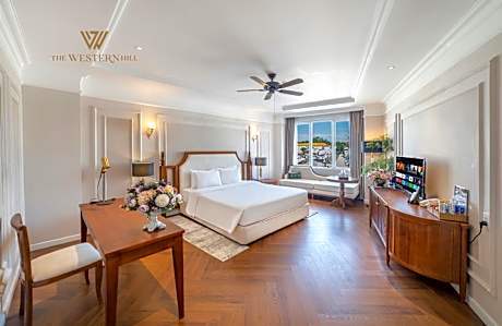 Junior Suite with City View