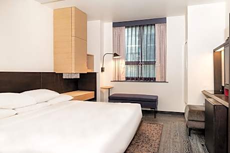 King Room with Accessible Shower - Disability Access