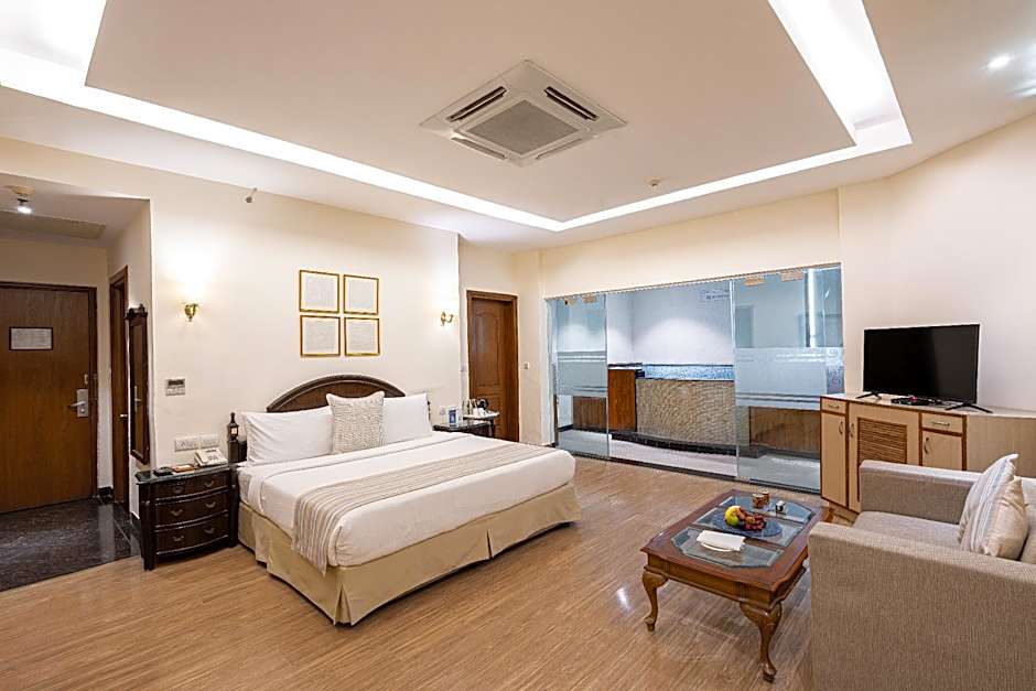 Photo 1 of 5 of 1 King Bed Suite, Balcony