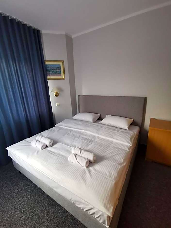 Lezzet PG B&B &TurkishRestaurant