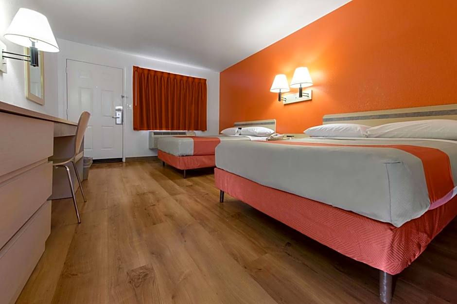 Motel 6-Saint Joseph, MO