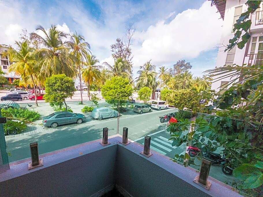 Cozy 1BR apartment by beach - partial ocean view