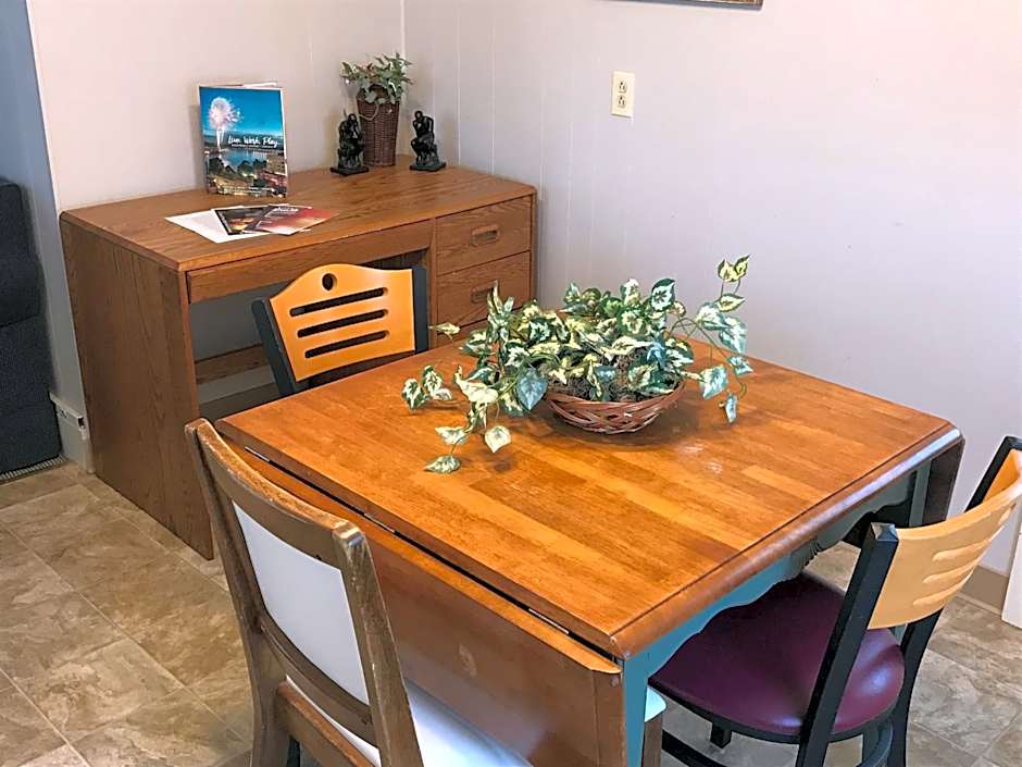 Simmons Motel and Suites