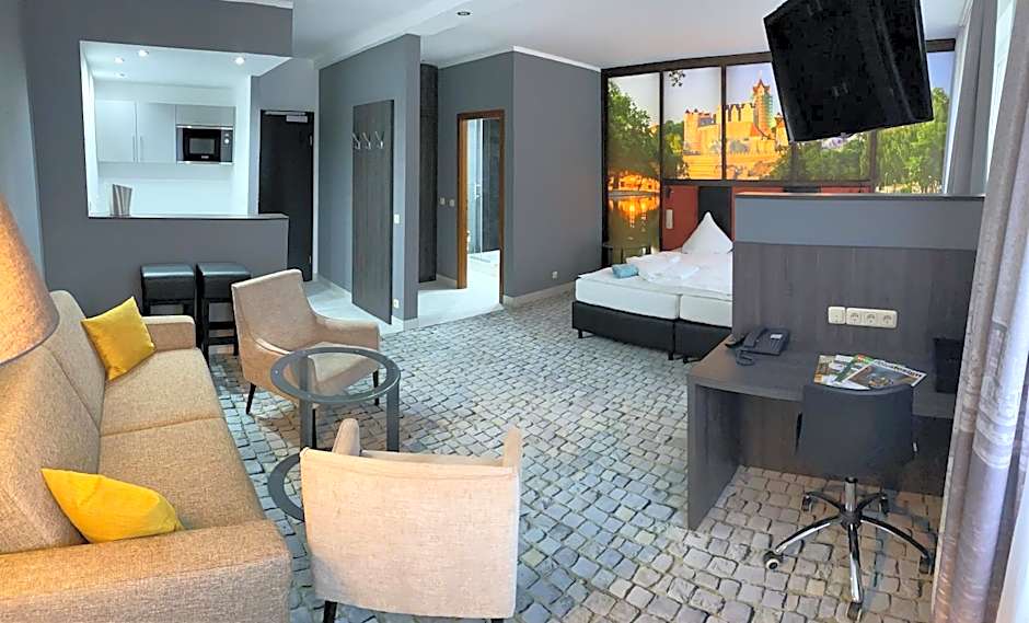 SL'otel im Parforcehaus