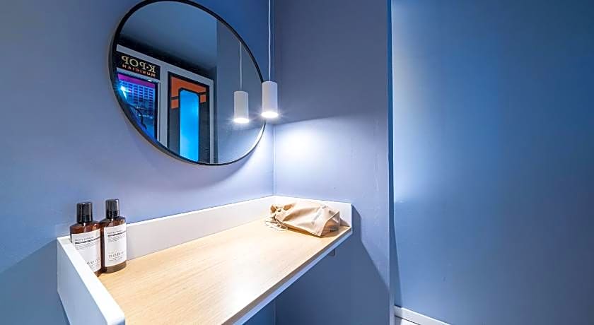 Croissant Hotel Guri by AanK