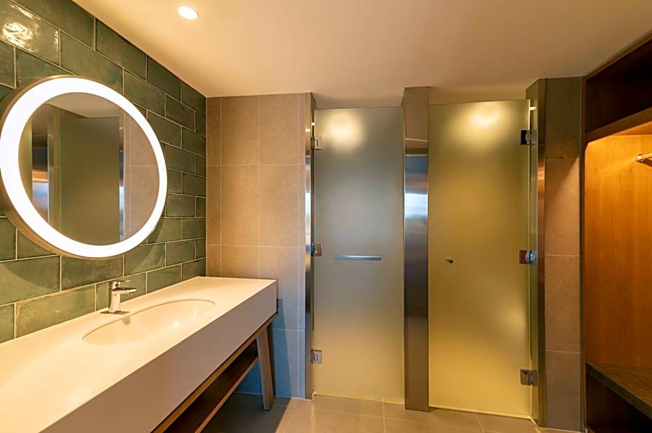 Holiday Inn Express And Suites Queenstown By IHG