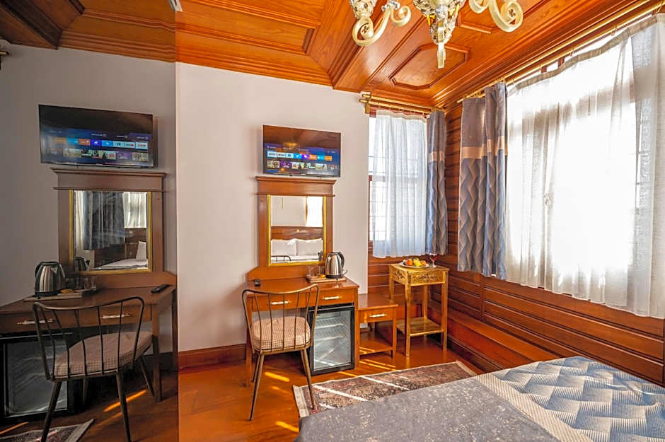 Valeria Antique 1892