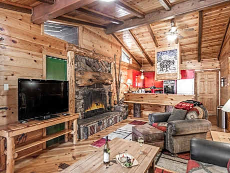 Three Bears, 7 Bedrooms, Deck, Fireplace, Midtown, Grill, Sleeps 22