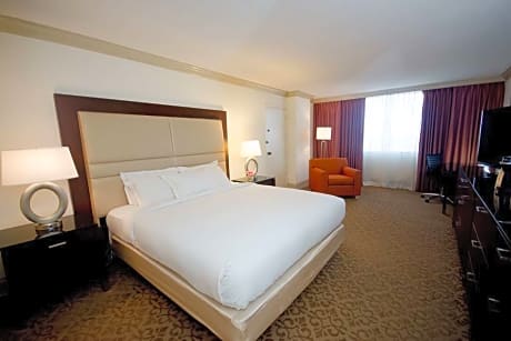 1 King Mobility/Hearing Access W/ Ri Shwr