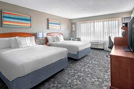 Queen/Queen Suite, Suite, 2 Queen, Sofa Bed