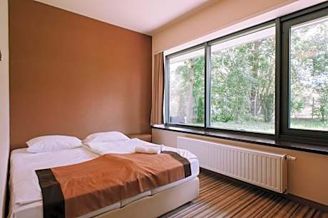 Garden One-Bedroom Apartment