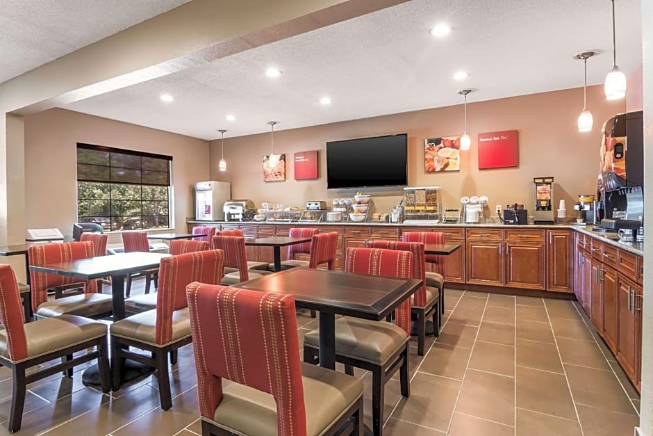 Comfort Suites