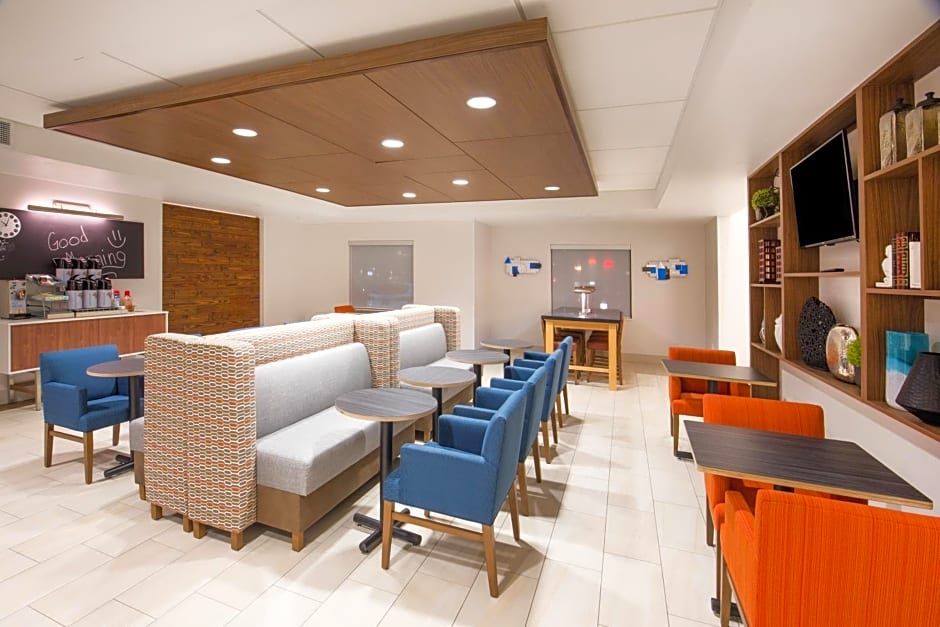 Holiday Inn Express & Suites Pahrump By IHG