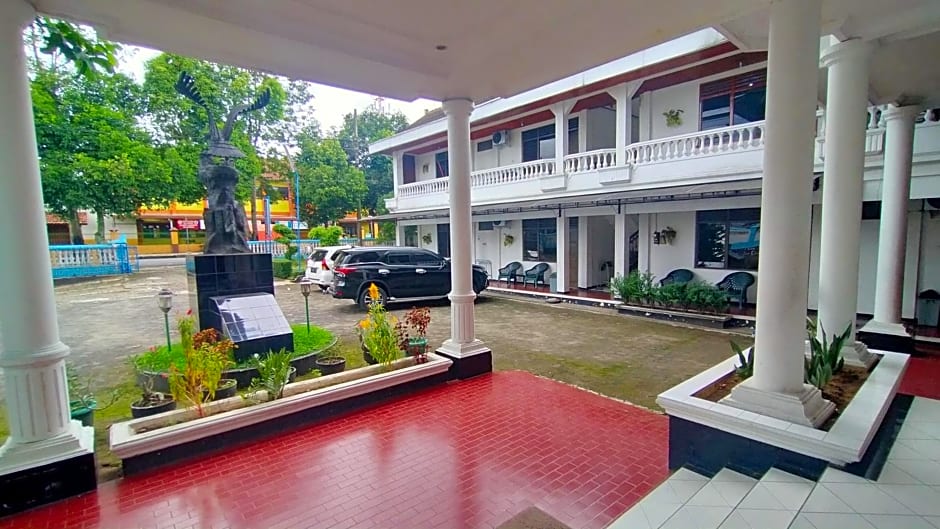 Hotel Garuda near Alun Alun Banjarnegara Mitra RedDoorz