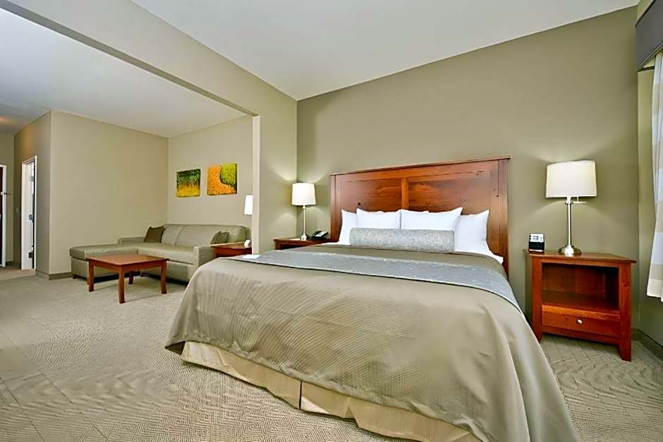 Green Mill Village Hotel & Suites, BW Signature Collection