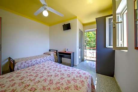 Double or Twin Room with Sea View