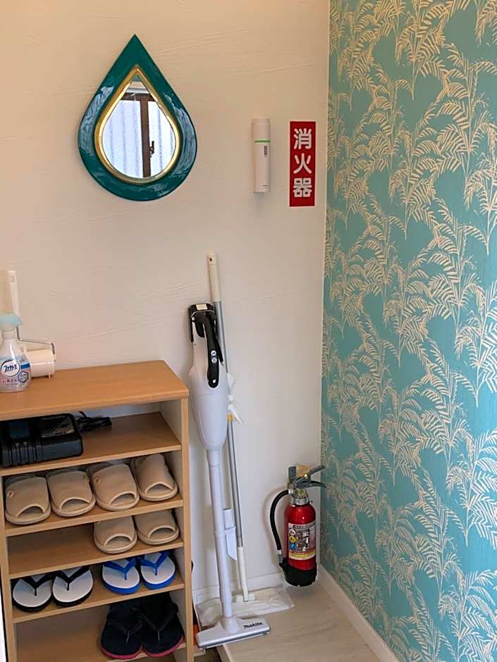 Maximum of 18 people can be rented in one building 3 minutes walk to Tomari Port 10 minutes drive to the airport No parking lot 30 seconds walk from paid parking lot warayunso port city May