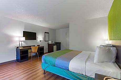 1 Queen Bed | Mobility Acc RI Shwr Ste Nsmk