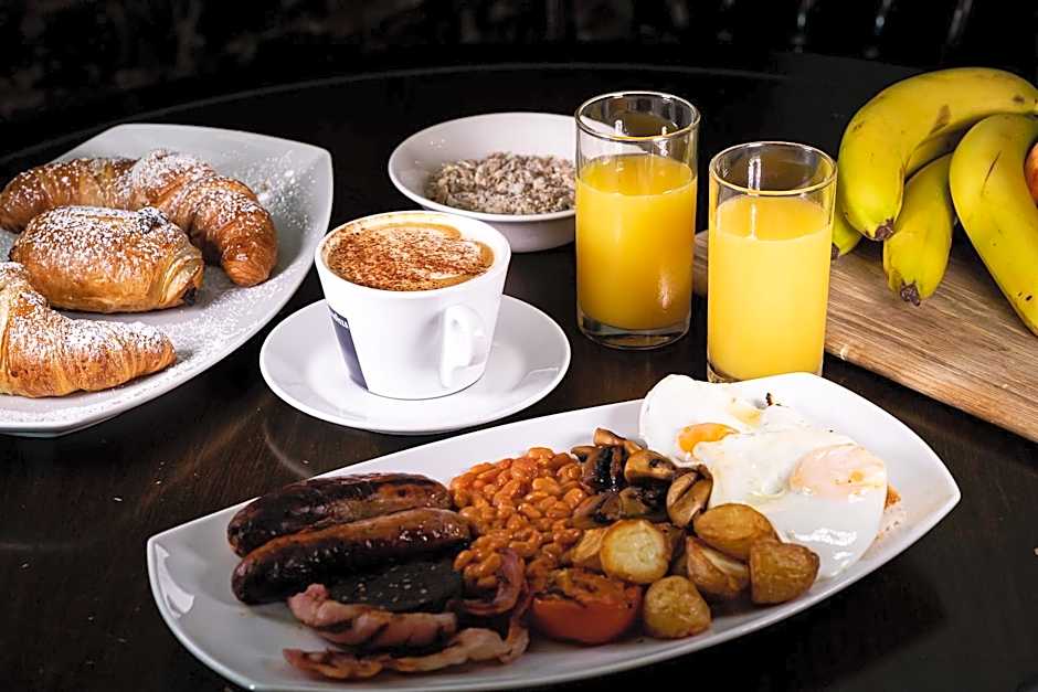 The New Inn by Roomsbooked