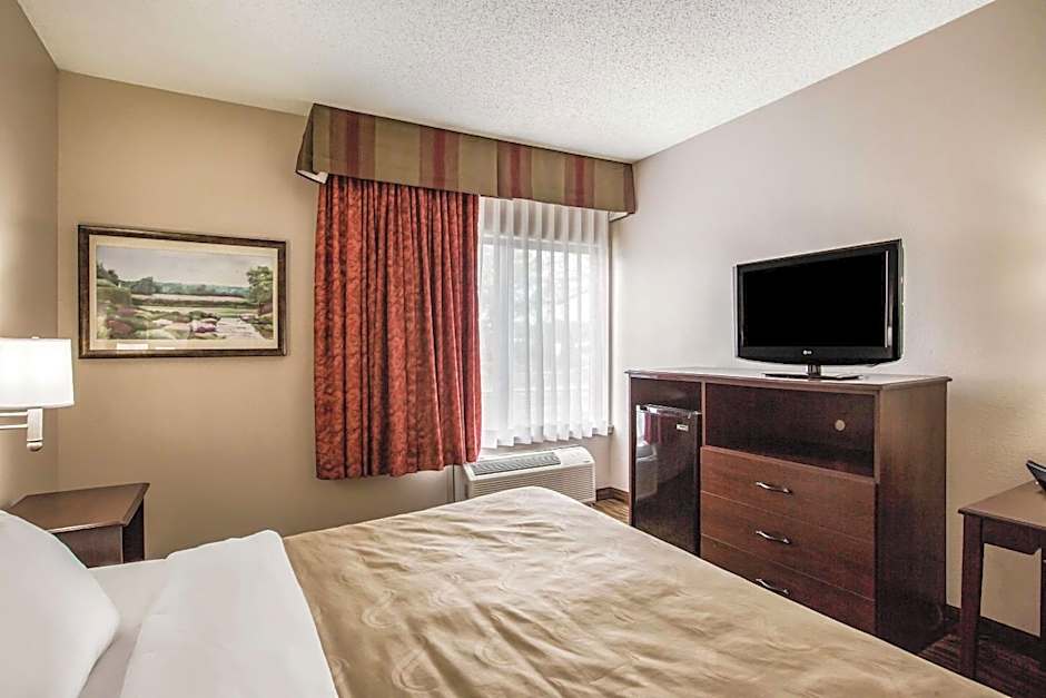 Quality Inn & Suites Lawrence - University Area
