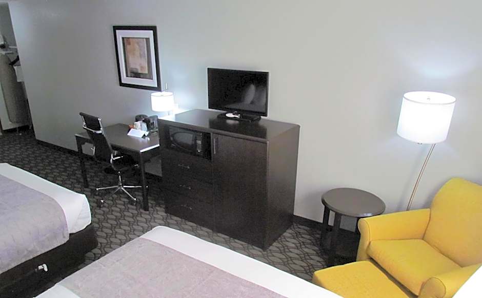 Photo 1 of 13 of 2 Queen Beds, Pet-Friendly