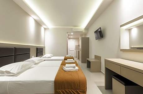 Deluxe Apartment with Pool View