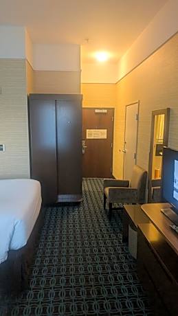 Queen Room with Two Queen Beds - Hearing Accessible