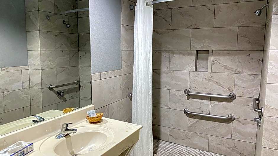 Island Suites Hobby Airport