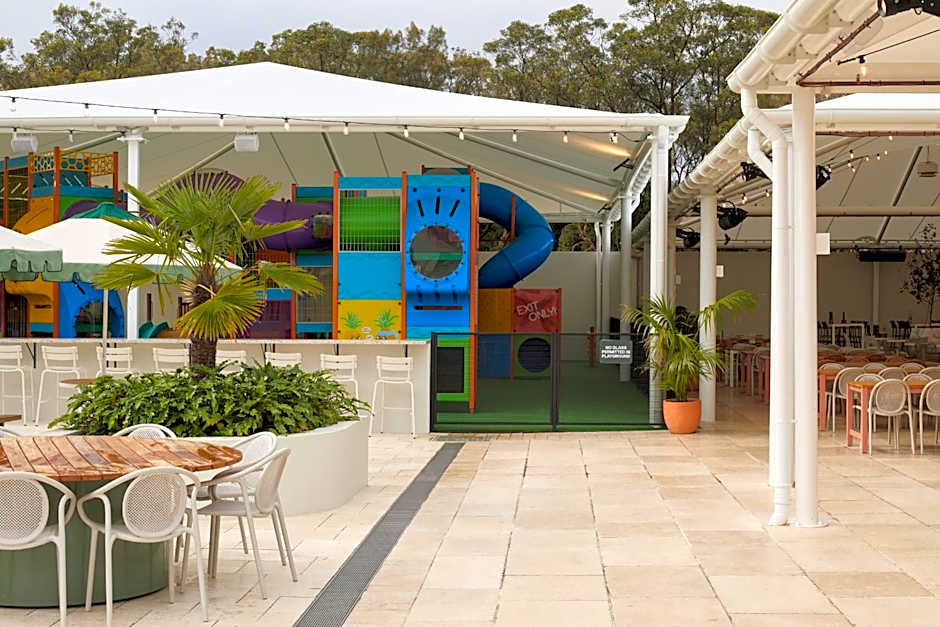 Bateau Bay Hotel