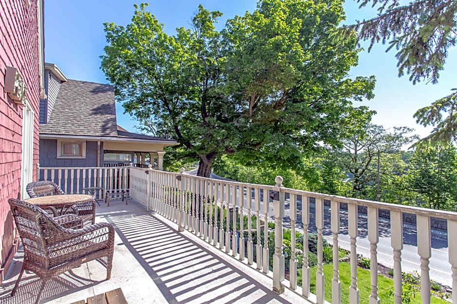 Redwood Bed and Breakfast