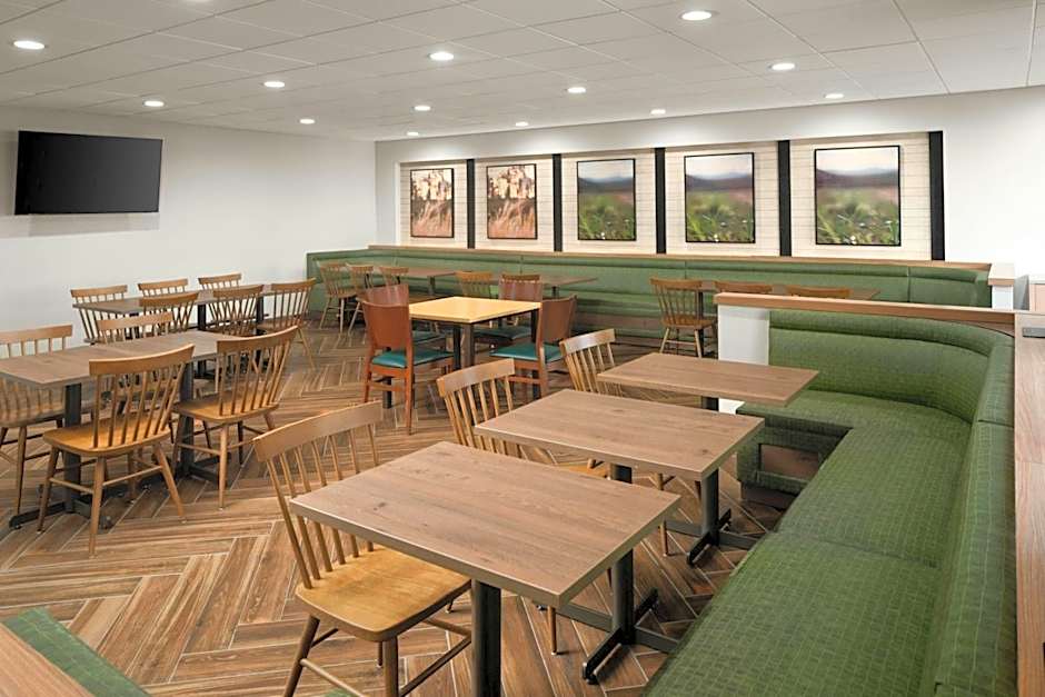 Fairfield Inn & Suites by Marriott Newark Liberty International Airport