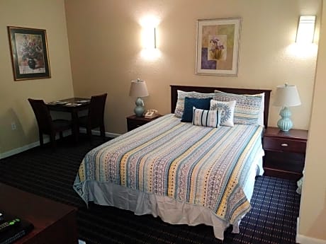 Deluxe Queen Room