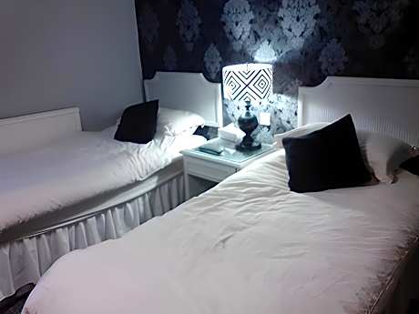 Double room-Standard-Ensuite with Bath-Street View
