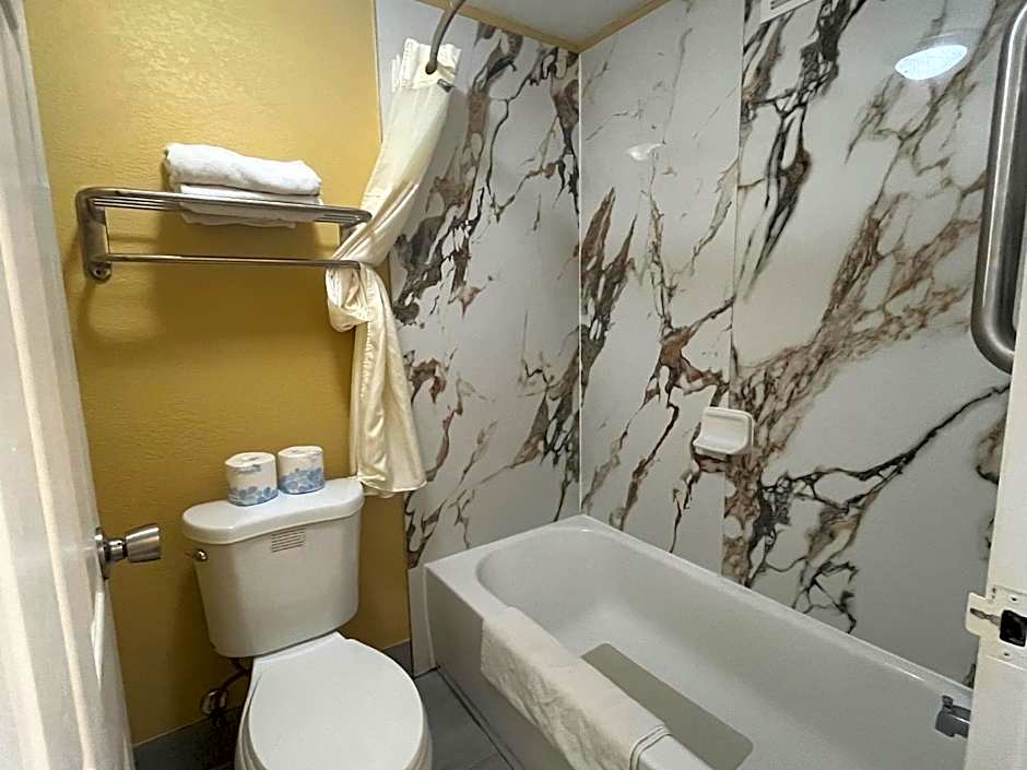 Super 8 By Wyndham Kingsland I-95/Naval Base Area