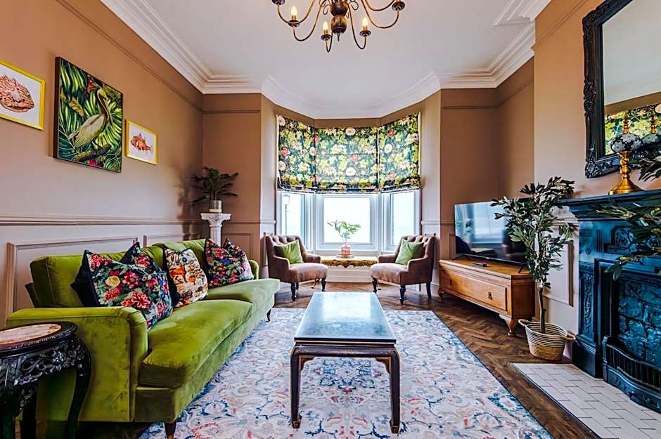 Russell Court by Orenda-Luxe