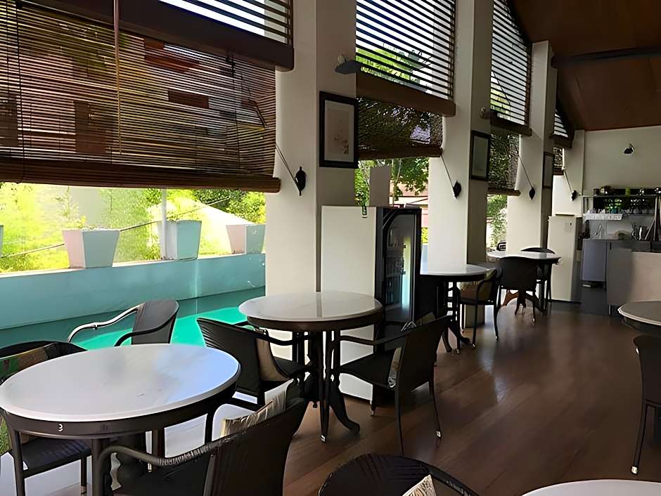 Muntri Grove Hotel