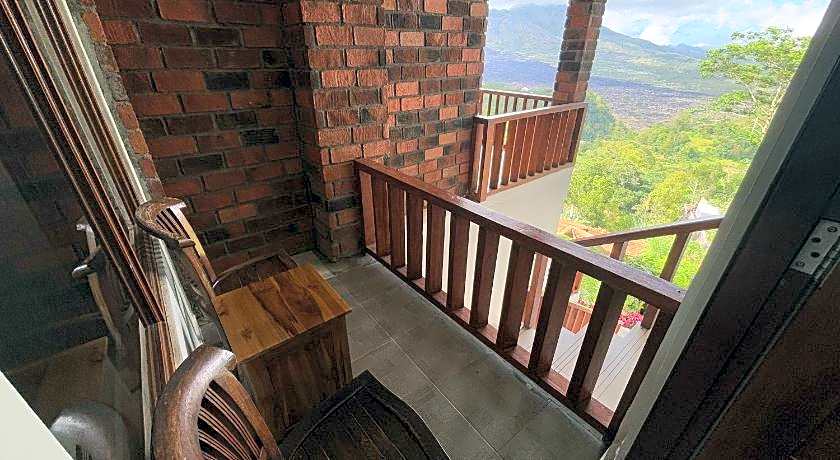 Caldera Hotel & Restaurant