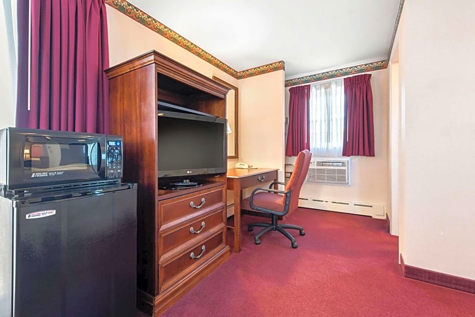 Quality Inn Breeze Manor – Breezewood, PA
