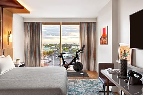 1 King Peloton Wellness Room With Therabody