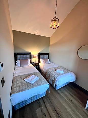 Large Studio Cabin with Kids Room