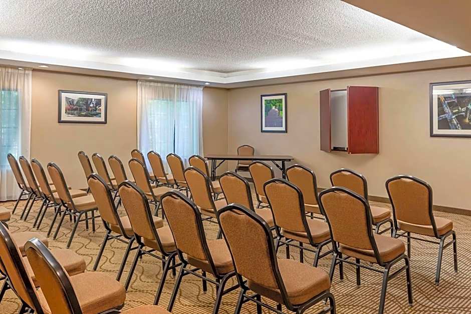 Comfort Suites Regency Park