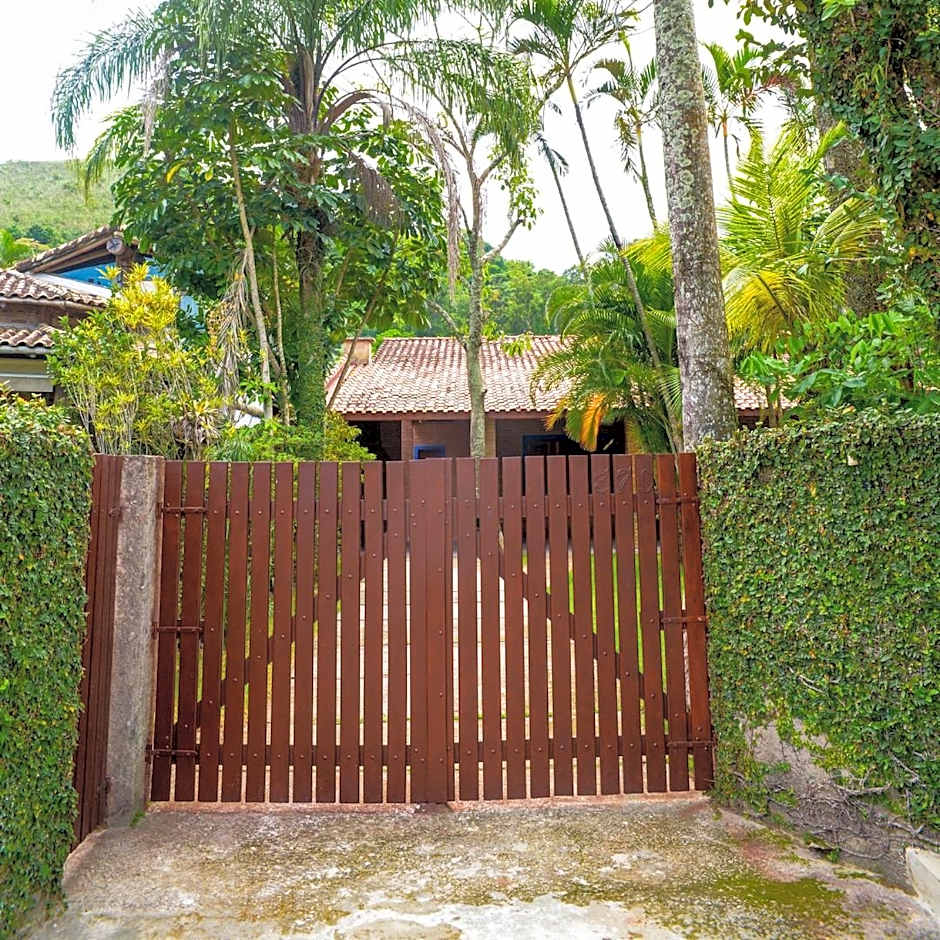 Otima casa c Wi Fi 8 min da praia Barequecaba SP