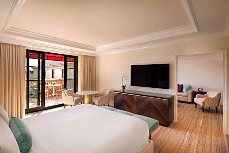 Caroline Astor Suite, Suite, 1 King, Pool view, Balcony