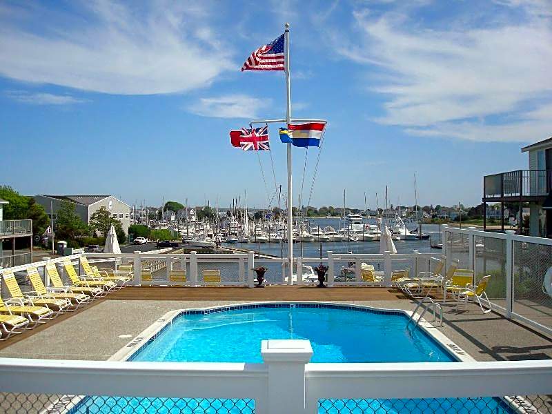 Anchor In Distinctive Waterfront Lodging