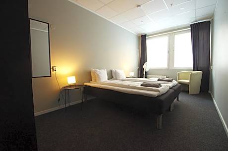 Large Double Room with Shared Bathroom with Window