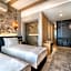Isola 12 Hotel