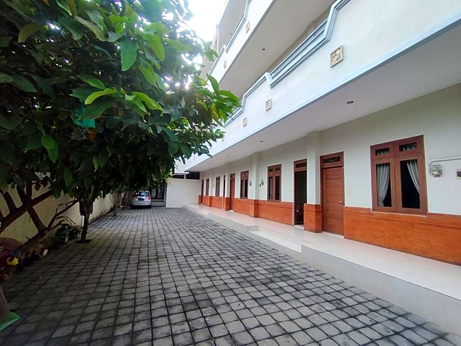 Adi Pelita Sari Bali